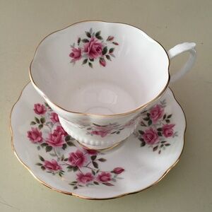 Royal Albert Bone China pink rose pattern tea cup and saucer with gold rim